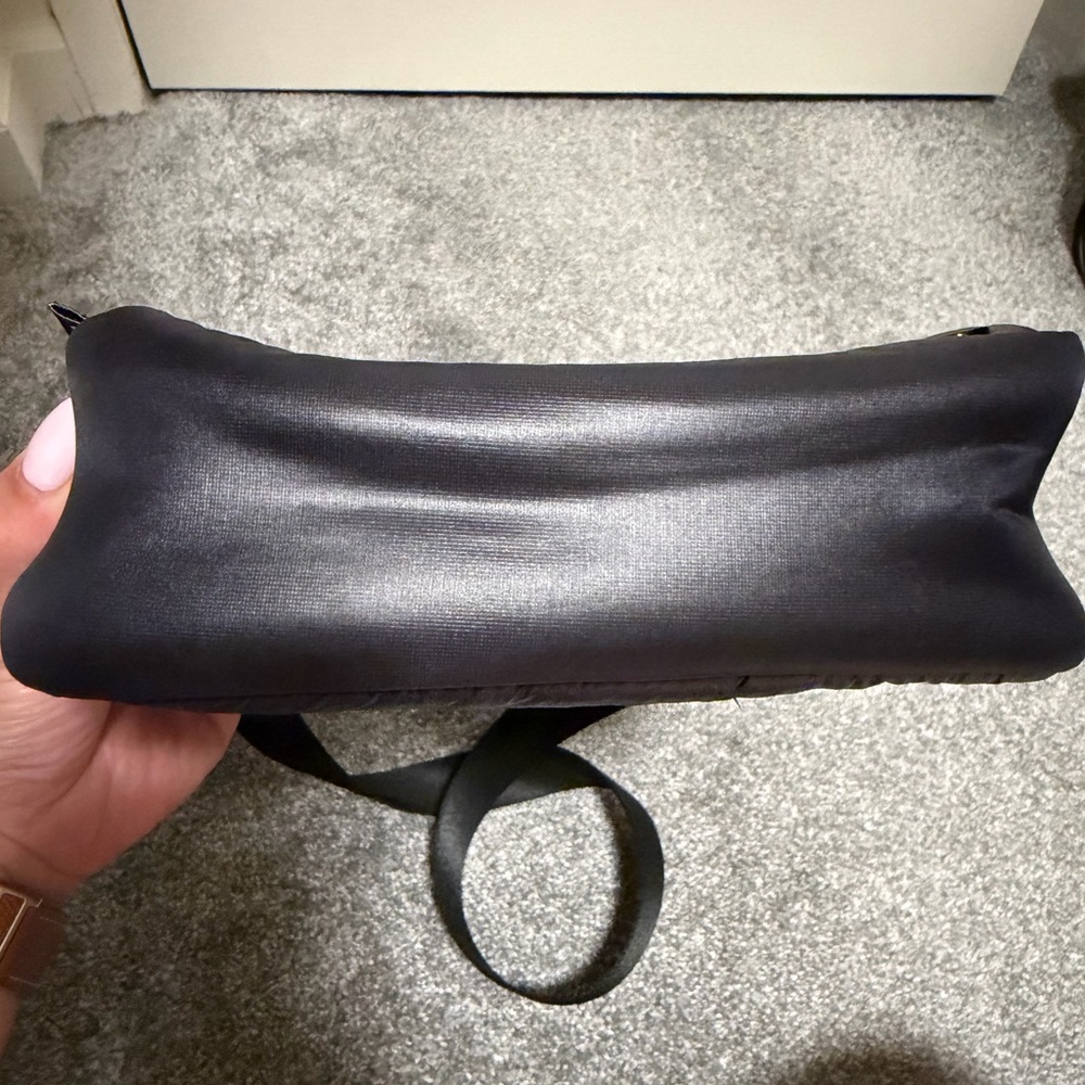 lululemon athletica  puff crossbody bag- Black - Picture 4 of 8